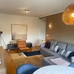 아파트 Besthomestay- Lisbon- Garden, Pool & Garage *