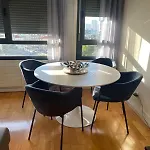 Besthomestay- Lisbon- Garden, Pool & Garage * ליסבון