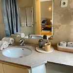 Besthomestay- Lisbon- Garden, Pool & Garage דירה *