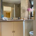 Besthomestay- Lisbon- Garden, Pool & Garage דירה ליסבון
