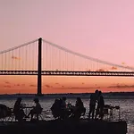 Besthomestay- Lisbon- Garden, Pool & Garage *