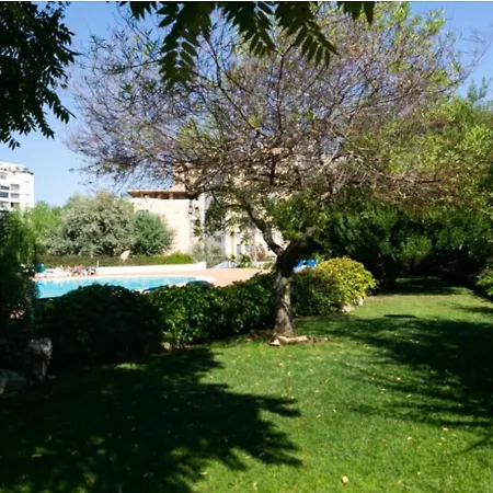 Besthomestay- Lisbon- Garden, Pool & Garage דירה *