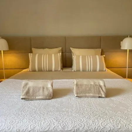 Besthomestay- Lisbon- Garden, Pool & Garage Apartament *