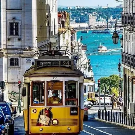 Besthomestay- Lisbon- Garden, Pool & Garage Lizbona