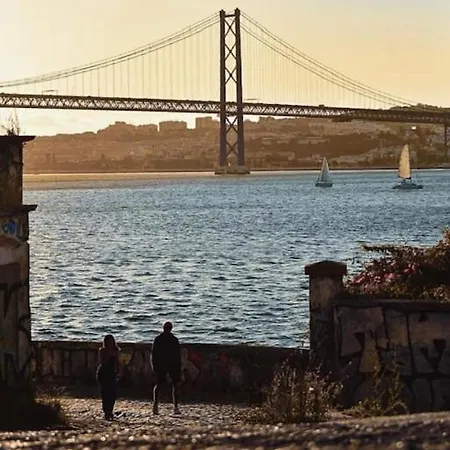 Besthomestay- Lisbon- Garden, Pool & Garage アパート *