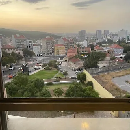 Besthomestay- Lisbon- Garden, Pool & Garage Appartement