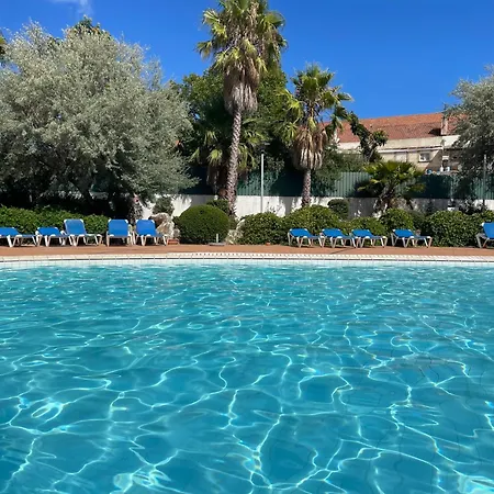 Besthomestay- Lisbon- Garden, Pool & Garage Apartament Lizbona