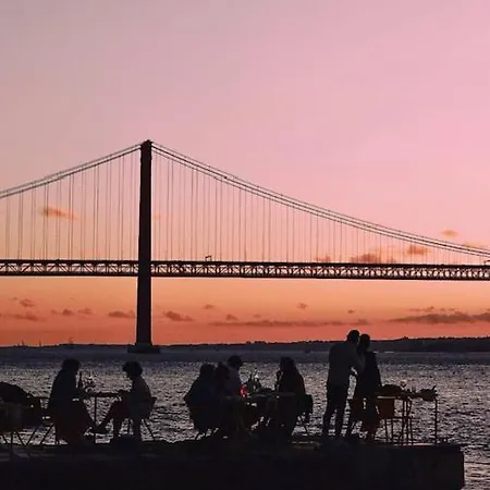 Besthomestay- Lisbon- Garden, Pool & Garage *