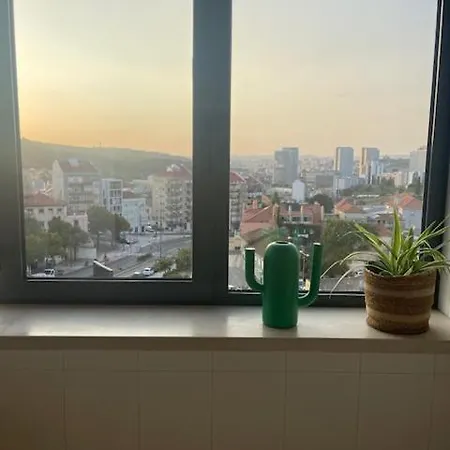 Apartament Besthomestay- Lisbon- Garden, Pool & Garage Lizbona