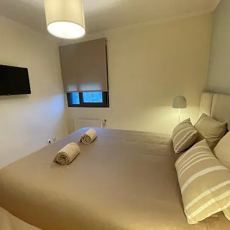 Besthomestay- Lisbon- Garden, Pool & Garage Apartament *