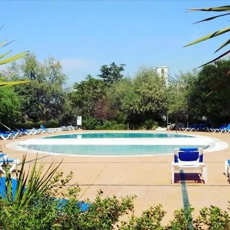 Besthomestay- Lisbon- Garden, Pool & Garage Apartament Lizbona